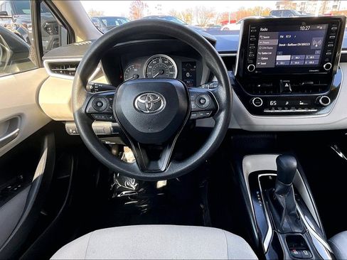 Used 2021 Toyota Corolla LE w/ LE Convenience Package image 5