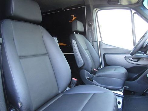 Used 2024 Mercedes-Benz Sprinter 2500 image 15
