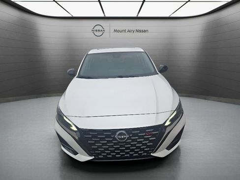 Certified 2023 Nissan Altima 2.0 SR FWD image 1