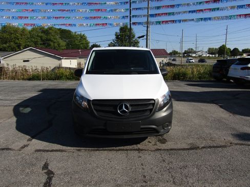Used 2020 Mercedes-Benz Metris image 2