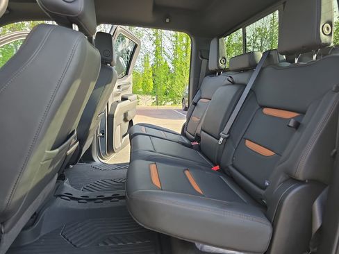 Used 2024 GMC Sierra 1500 AT4 w/ Technology Package AWD/4WD image 14