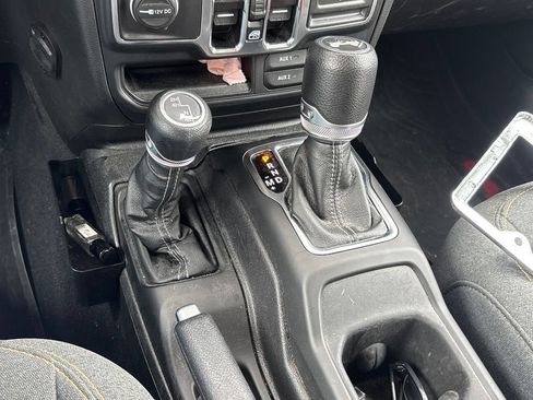 Used 2024 Jeep Wrangler Unlimited Sport AWD/4WD image 14