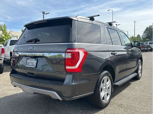 Used 2018 Ford Expedition XLT AWD/4WD image 8