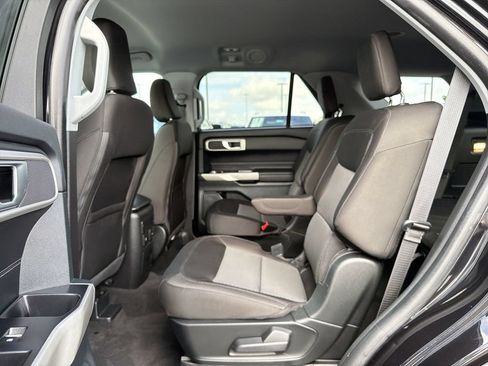 Used 2023 Ford Explorer XLT AWD/4WD image 13