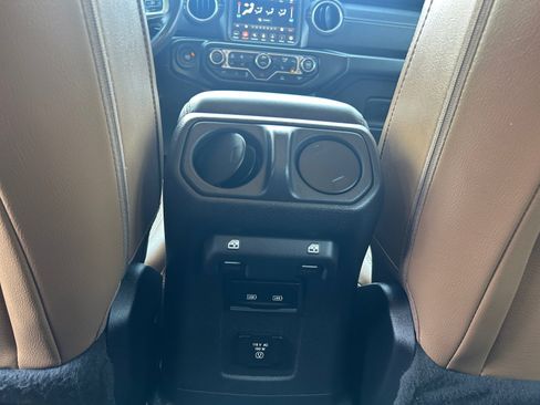 Used 2023 Jeep Wrangler Unlimited Sahara w/ Cold Weather Group AWD/4WD image 31