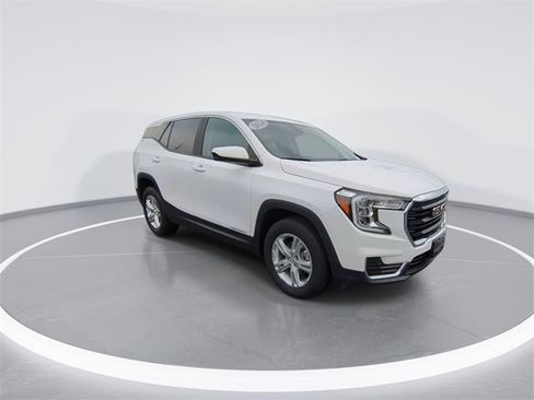 Used 2024 GMC Terrain SLE image 2