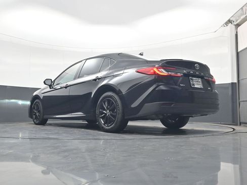 Used 2025 Toyota Camry LE w/ Convenience Package image 21