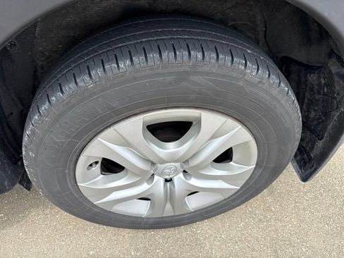 Used 2015 Toyota RAV4 LE AWD/4WD image 3