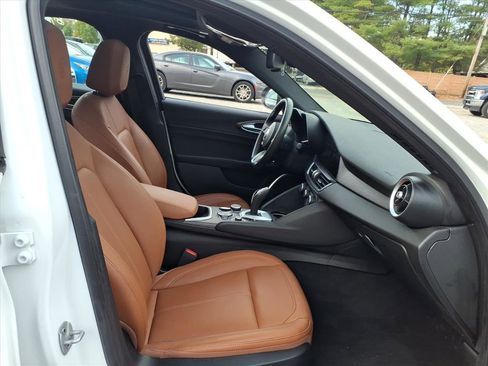 Used 2022 Alfa Romeo Giulia Ti image 33