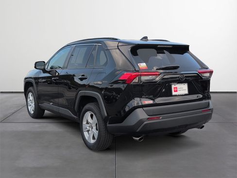 Certified 2021 Toyota RAV4 XLE w/ Convenience Package AWD/4WD image 4