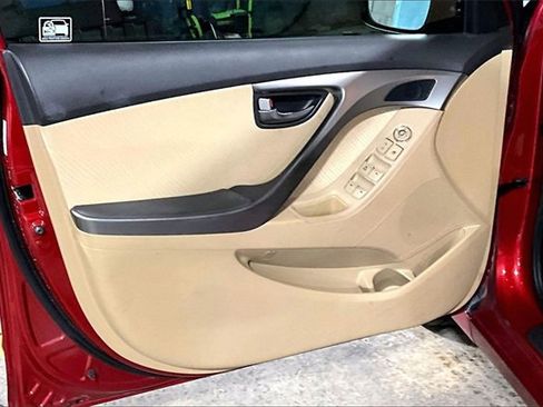 Used 2011 Hyundai Elantra GLS w/ Navigation Pkg 4 image 18