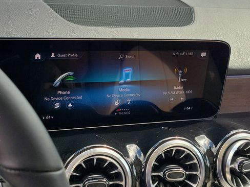 Used 2023 Mercedes-Benz GLB 250 4MATIC image 32