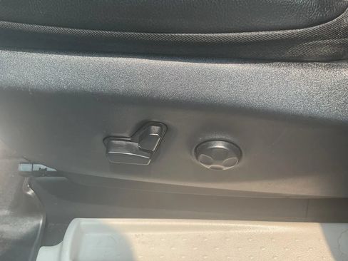 Used 2020 Chrysler Pacifica Touring-L FWD image 23