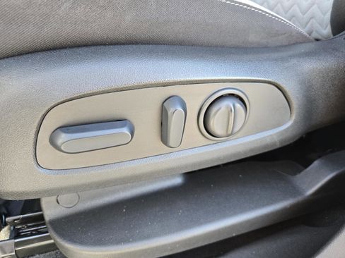 Used 2023 Chevrolet Equinox LS w/ LS Convenience Package image 23