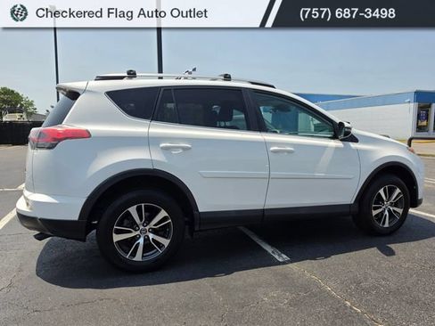Used 2017 Toyota RAV4 XLE AWD/4WD image 8