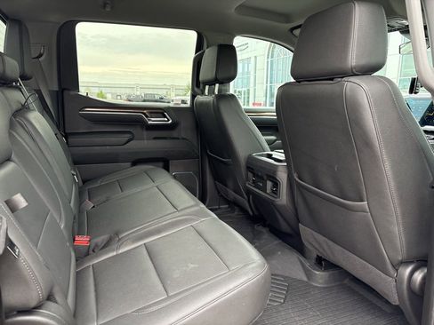 Used 2025 Chevrolet Silverado 1500 LT Trail Boss w/ Convenience Package II AWD/4WD image 15