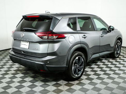 Used 2024 Nissan Rogue SV AWD/4WD image 3