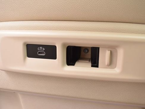 Used 2020 BMW X5 sDrive40i w/ Executive Package image 43