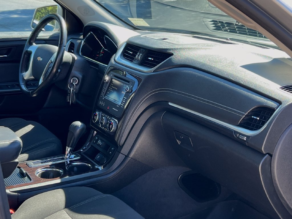 Used 2017 Chevrolet Traverse LT w/ Traveler's Package FWD image 28