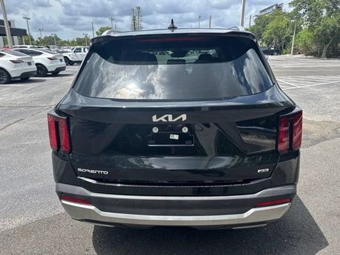 Used 2025 Kia Sorento S AWD/4WD image 5