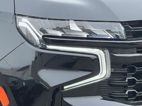 Used 2023 Chevrolet Suburban Z71 w/ Luxury Package AWD/4WD image 8