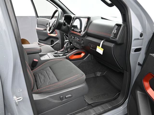 Used 2025 Nissan Frontier PRO-4X w/ Pro Convenience Package AWD/4WD image 16