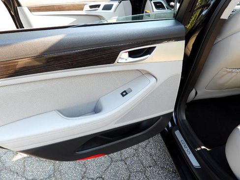 Used 2015 Hyundai Genesis 3.8 image 29