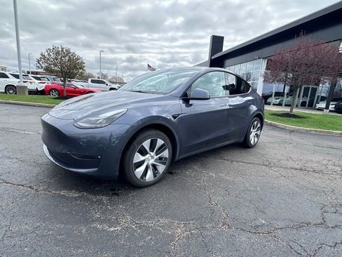 Used 2023 Tesla Model Y Long Range image 2