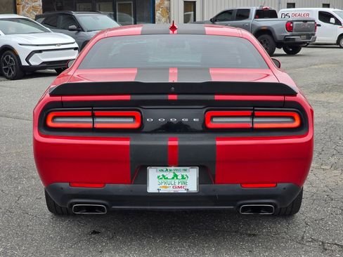 Used 2017 Dodge Challenger R/T Scat Pack w/ Leather Interior Group image 18