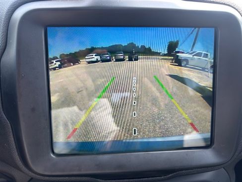 Used 2018 Jeep Renegade Limited w/ UConnect 8.4 Nav Group AWD/4WD image 22