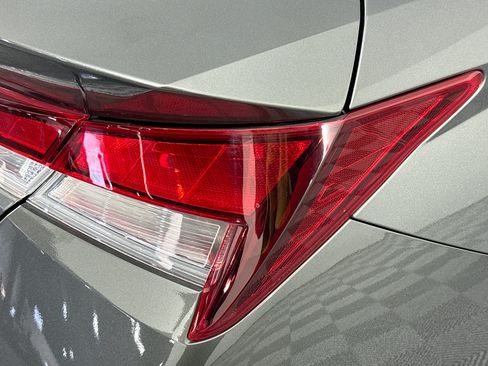 Used 2024 Hyundai Elantra SEL FWD image 33