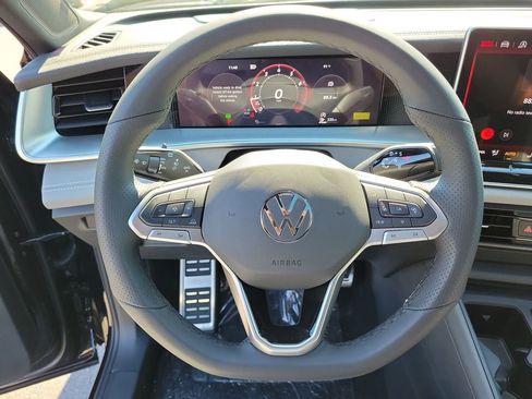 New 2026 Volkswagen Tiguan SE R-Line image 21