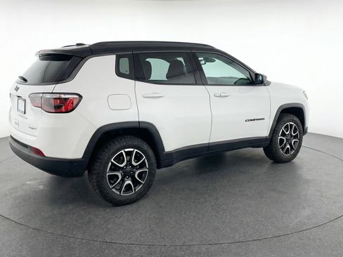 Used 2025 Jeep Compass Trailhawk AWD/4WD image 9