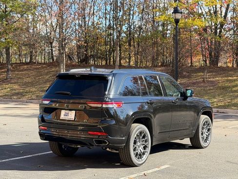 New 2025 Jeep Grand Cherokee Summit image 7