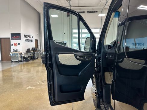 Used 2022 Mercedes-Benz Sprinter 3500 image 41