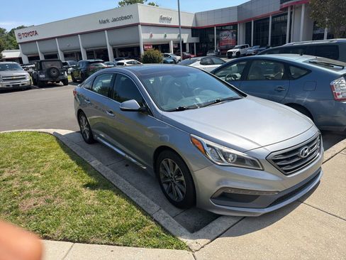 Used 2016 Hyundai Sonata Limited w/ Option Group 04 FWD image 2