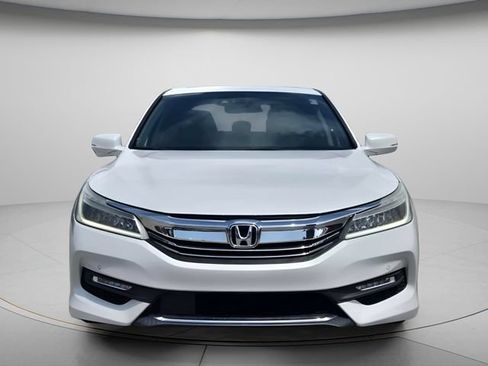 Used 2017 Honda Accord Touring image 5