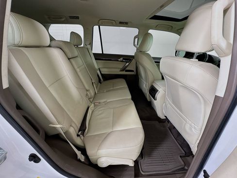 Used 2019 Lexus GX 460 Premium w/ Premium Package image 29