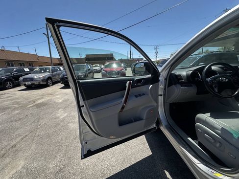 Used 2013 Toyota Highlander Limited AWD/4WD image 18