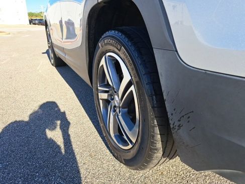 Used 2020 GMC Terrain SLT image 12