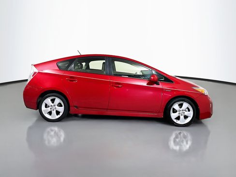 Used 2015 Toyota Prius Five FWD image 3