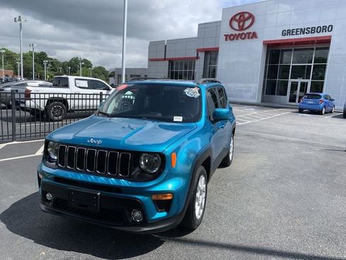 Used 2019 Jeep Renegade Latitude FWD image 1