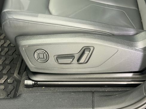 Used 2025 Audi Q3 2.0T Premium w/ Convenience Package image 15