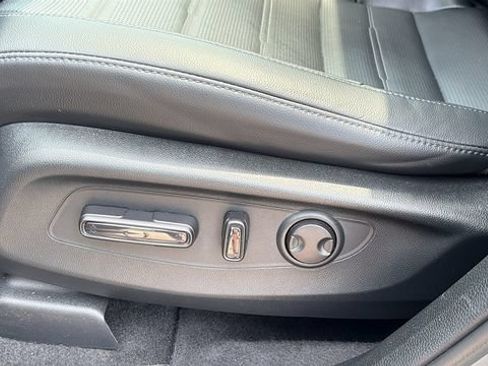 Used 2023 Honda CR-V EX-L image 10