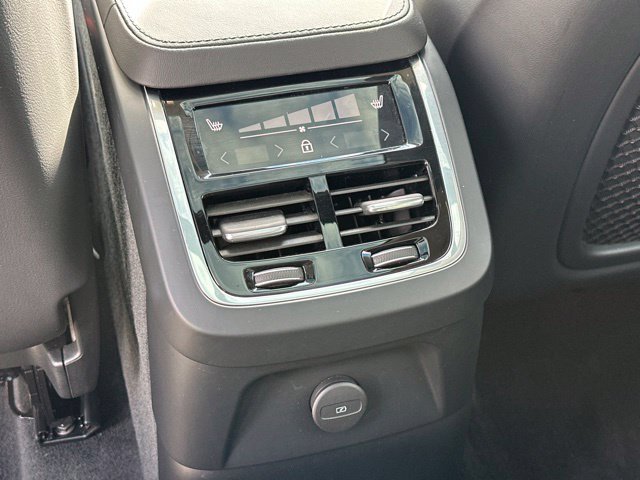 Certified 2024 Volvo XC90 T8 Plus AWD/4WD image 13