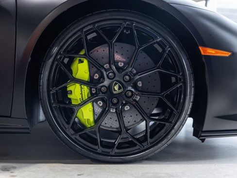 Used 2022 Lamborghini Huracan EVO RWD image 29
