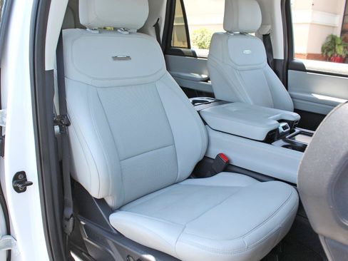Used 2025 Ford Expedition Platinum AWD/4WD image 41