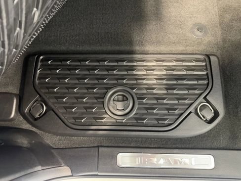 Used 2022 RAM 1500 Laramie AWD/4WD image 17