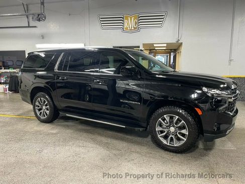 Used 2023 Chevrolet Suburban LS image 2