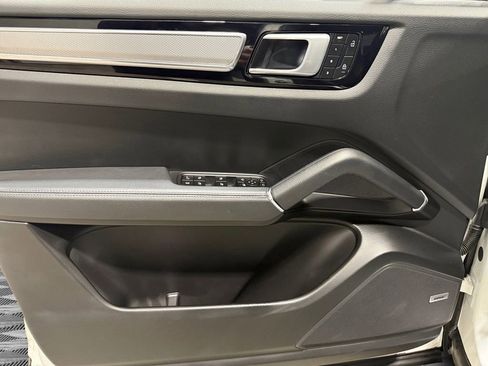 Used 2022 Porsche Cayenne Platinum Edition image 22